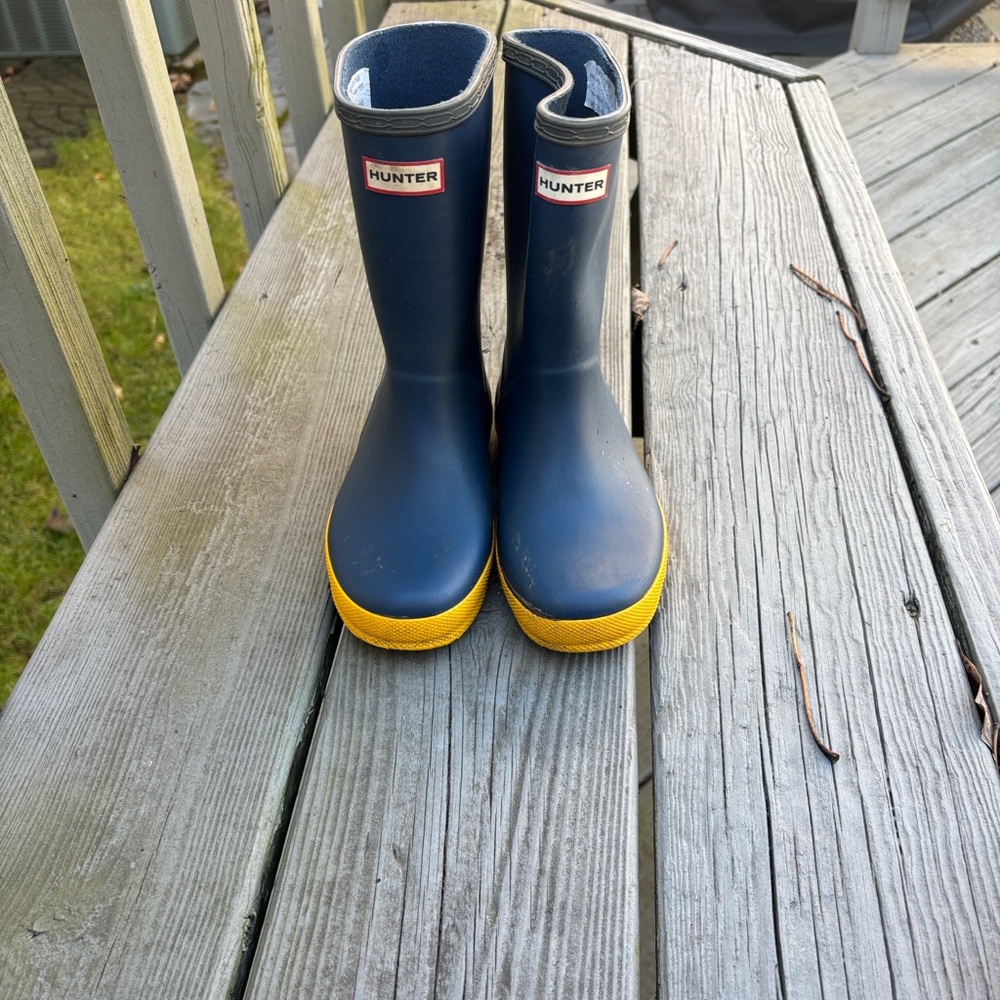 Hunter Kids Navy and Yellow Rain Boots